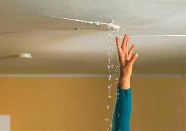 معالجة تسرب المياه من السطح